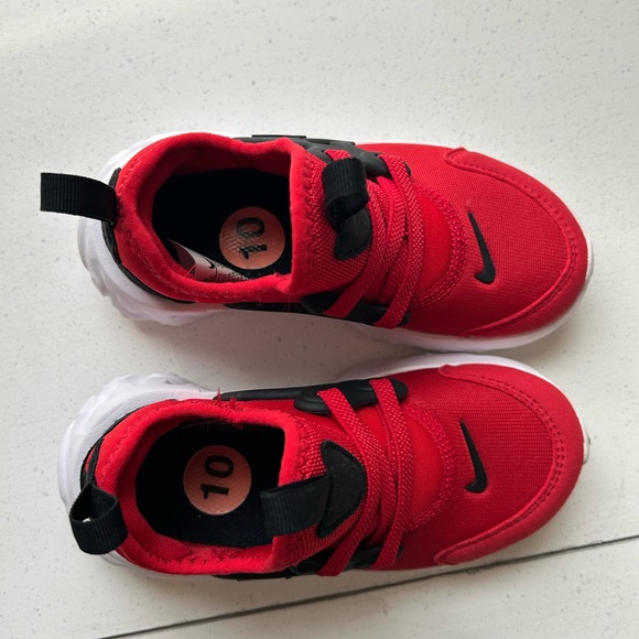 Boys Nike 10 - Picture 2 of 3